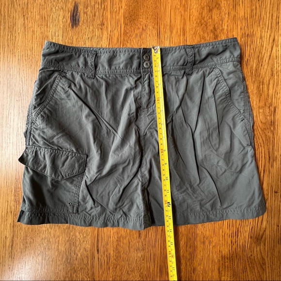 ⭐️ Columbia Omni-Shade Sun Protection Gray Skirt Size 4 - Picture 13 of 15